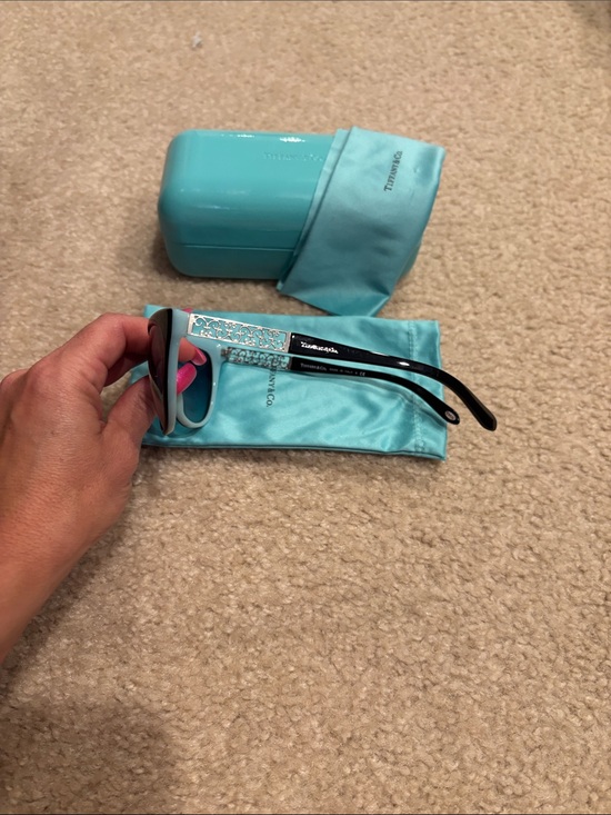 Tiffany & Co. Black Cat-Eye Sunglasses with Tiffany Blue Case and Pouch main image 5